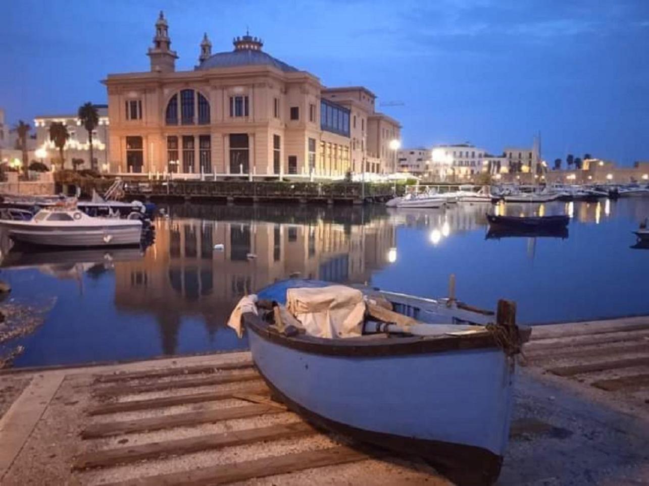 Villa La Follia Dell'Architetto Bari Exterior foto